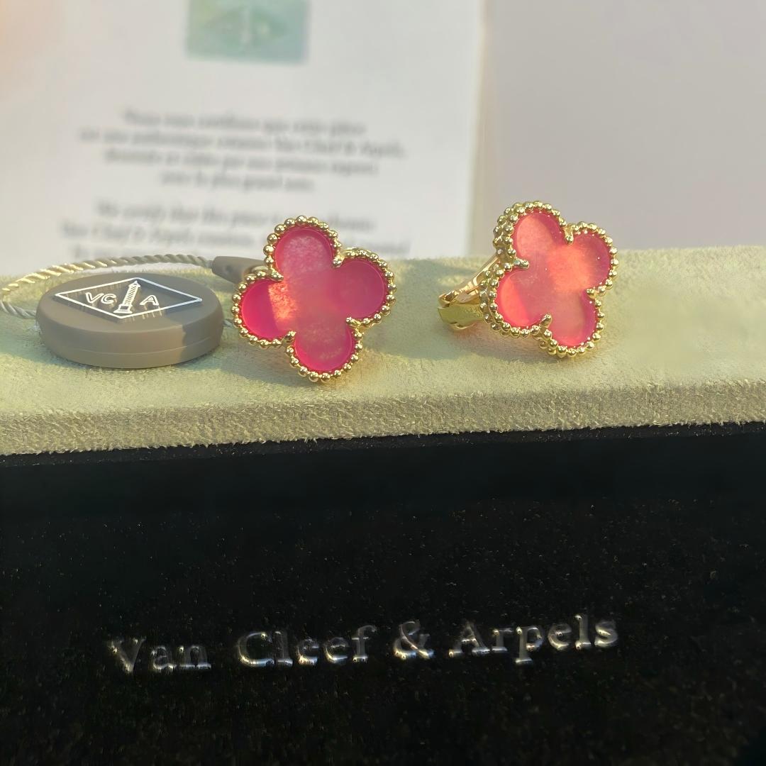 [MIRA] NEW CLOVER 15MM PINK ENAMEL STUD EARRINGS