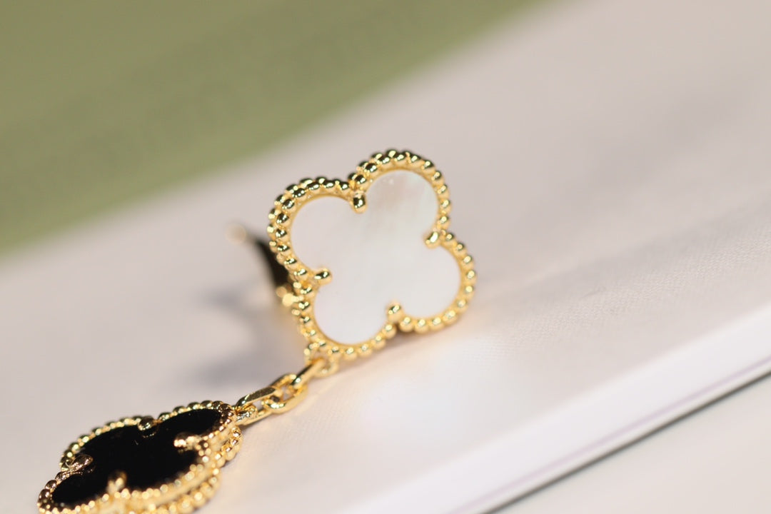 [MIRA]CLOVER EARRINGS GOLD ONYX MOP 3 MOTIF