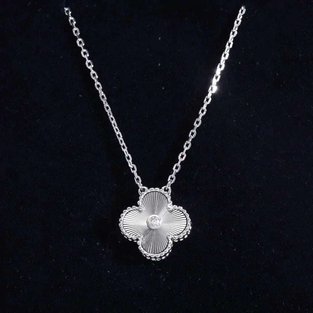 [MIRA]CLOVER  15MM DIAMOND LASER NECKLACE SILVER