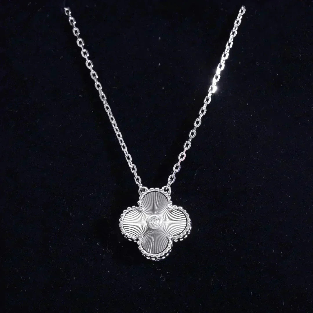 [MIRA]CLOVER  15MM DIAMOND LASER NECKLACE SILVER