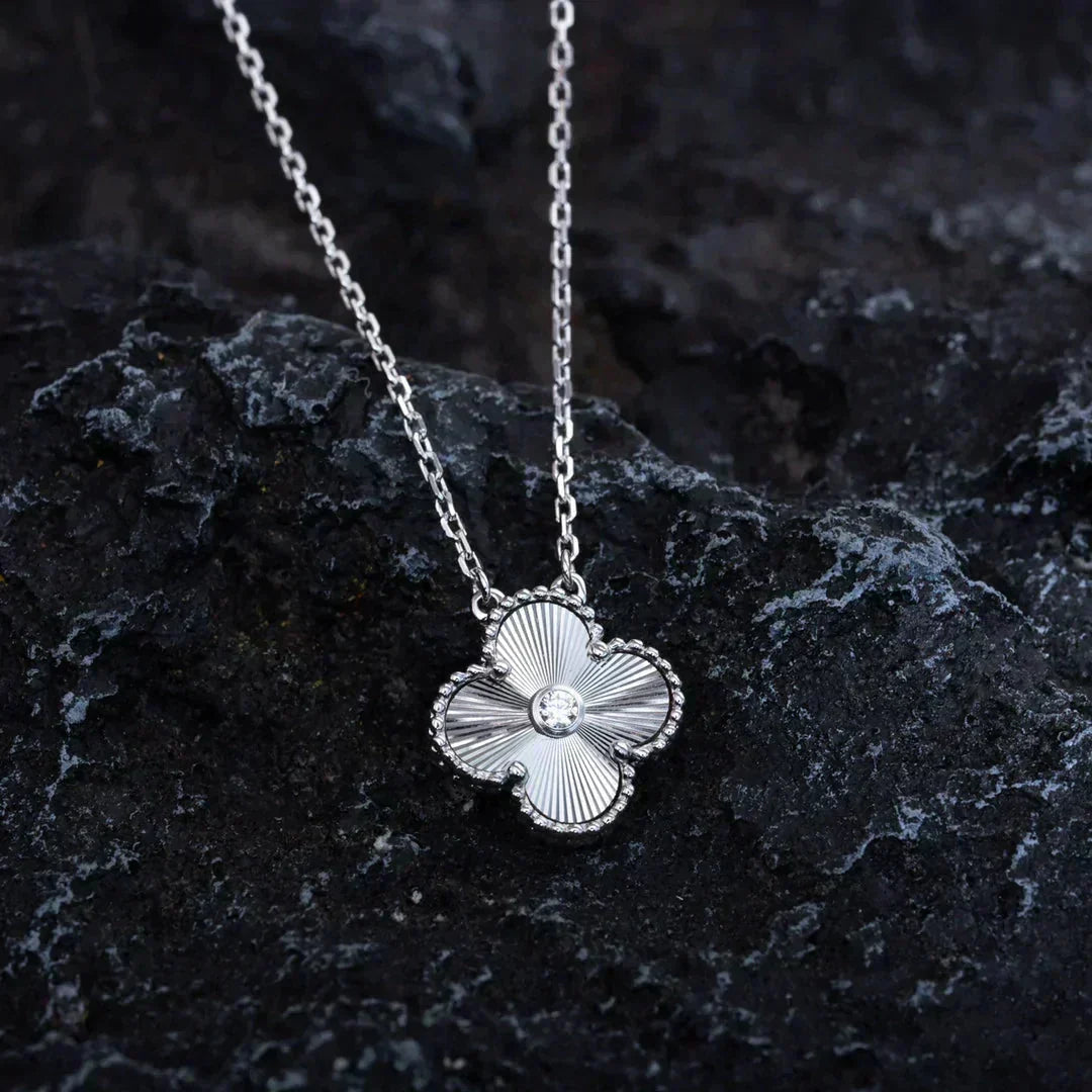 [MIRA]CLOVER  15MM DIAMOND LASER NECKLACE SILVER