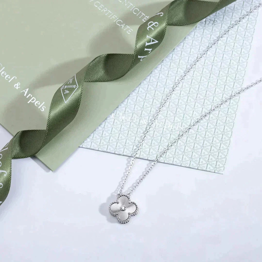 [MIRA]CLOVER  15MM DIAMOND LASER NECKLACE SILVER
