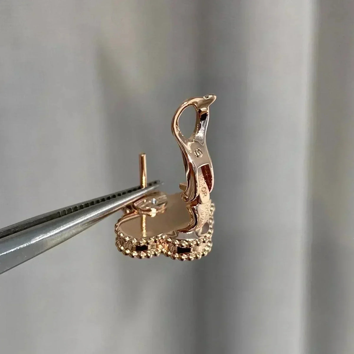 [MIRA]CLOVER MEDIUM 1 MOTIFS  PINK MOP DIAMOND EARRINGS