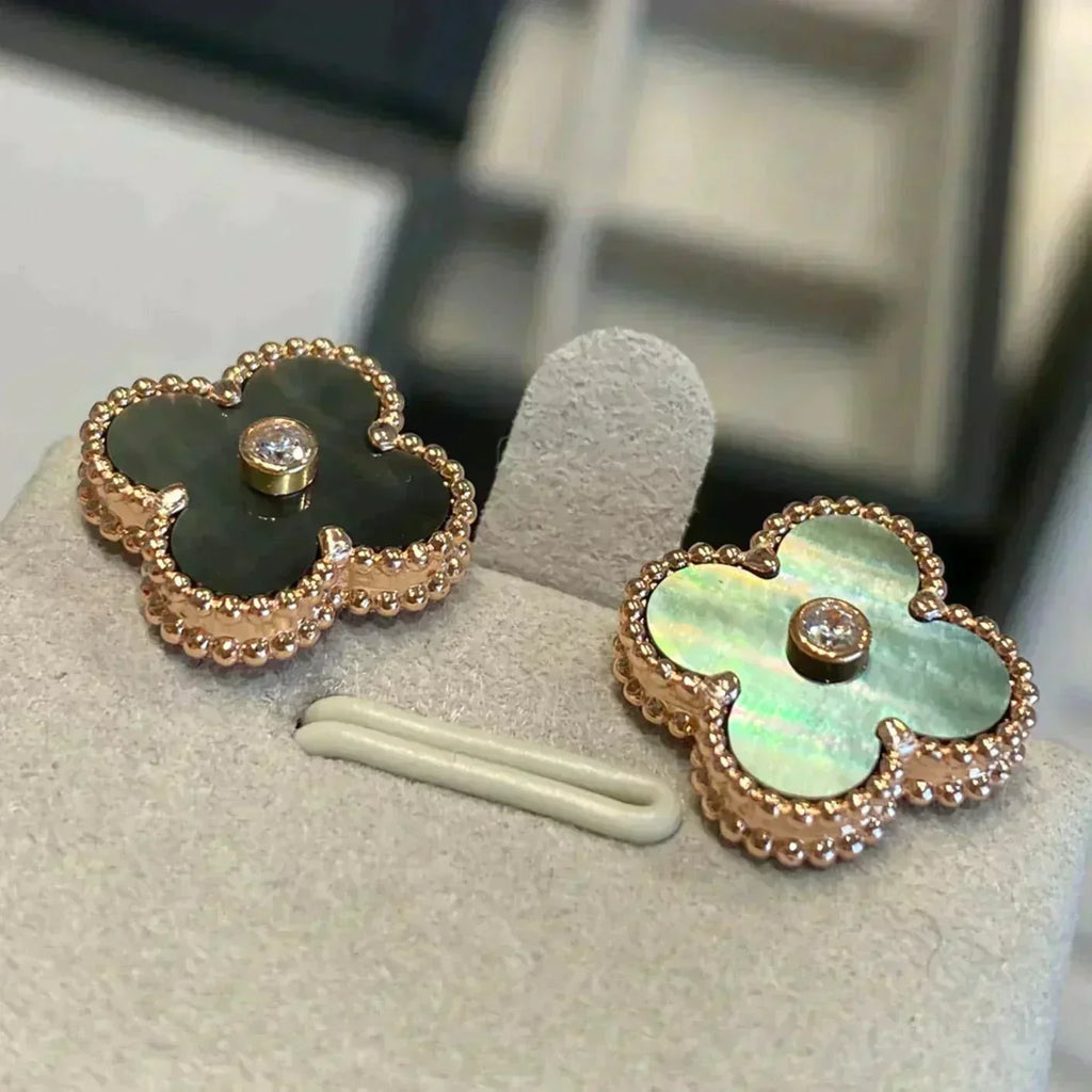 [MIRA]CLOVER MEDIUM 1 MOTIFS GRAY MOP  DIAMOND EARRINGS