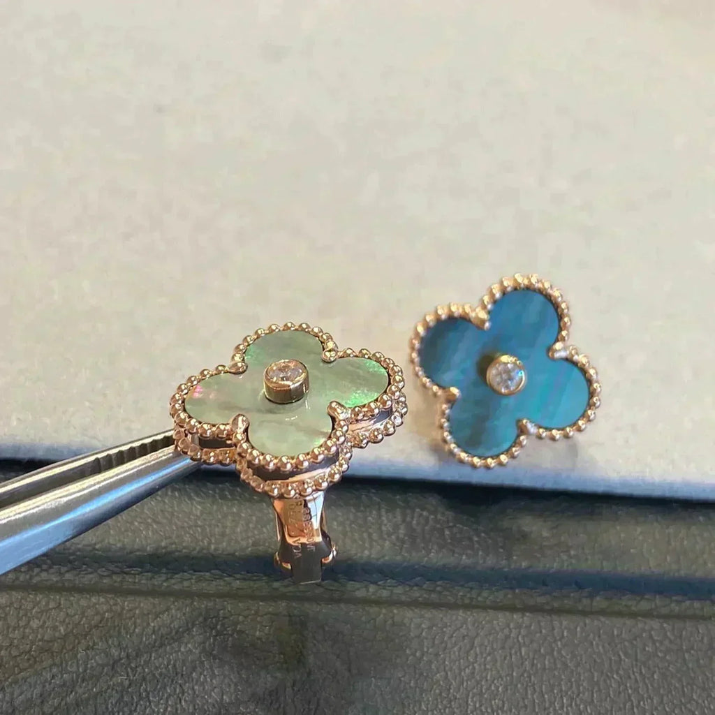 [MIRA]CLOVER MEDIUM 1 MOTIFS GRAY MOP  DIAMOND EARRINGS