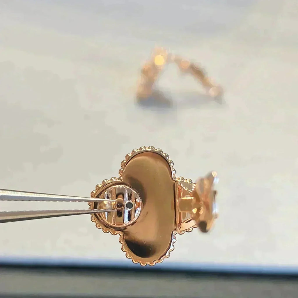 [MIRA]CLOVER MEDIUM 1 MOTIFS GRAY MOP  DIAMOND EARRINGS