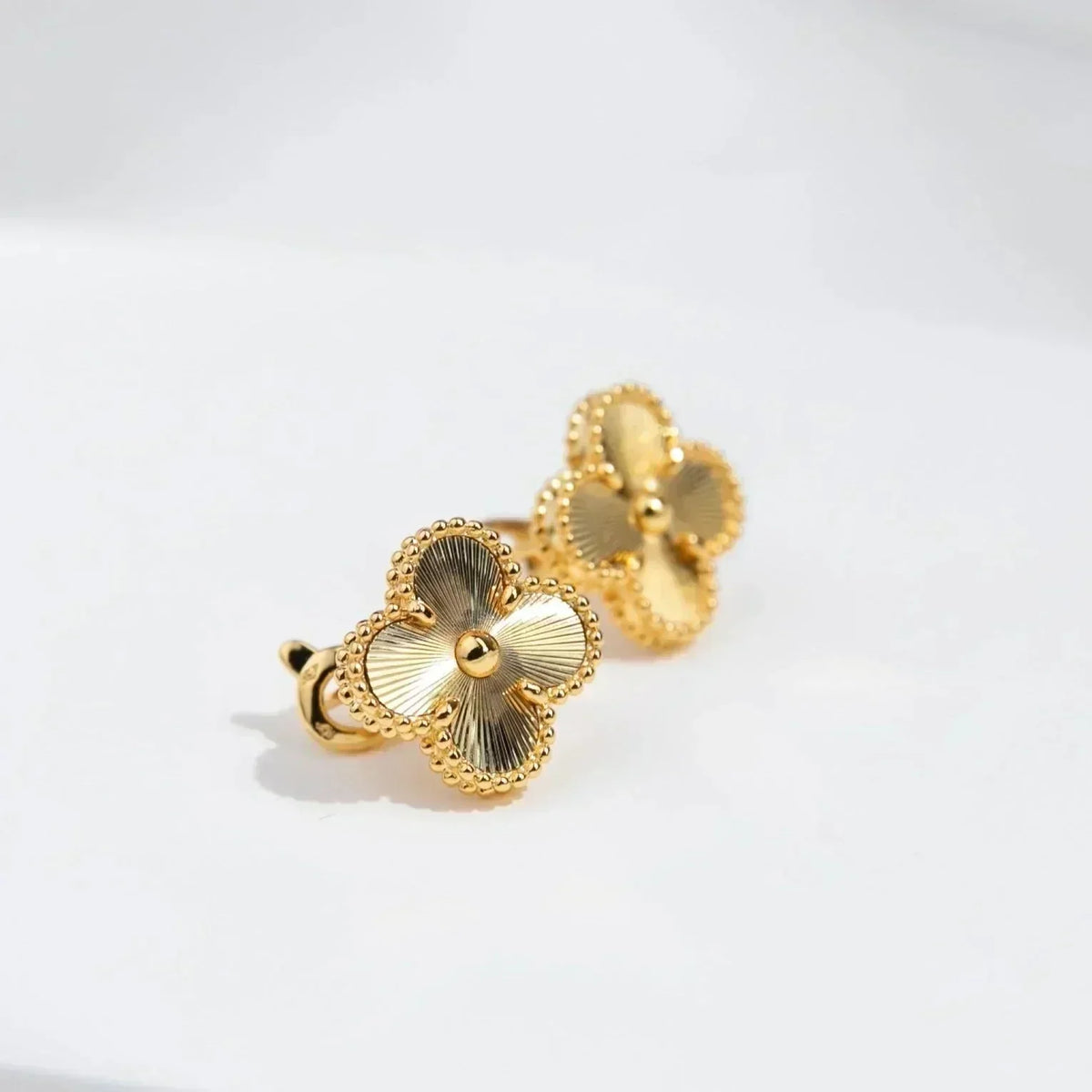[MIRA]CLOVER MEDIUM 1 MOTIFS LASER EARRINGS