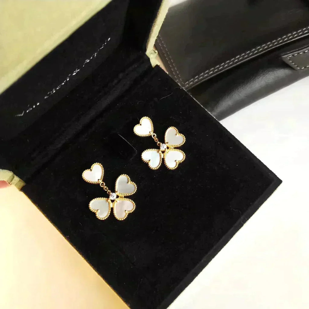 [MIRA]CLOVER SWEET WHITE MOP EARRINGS