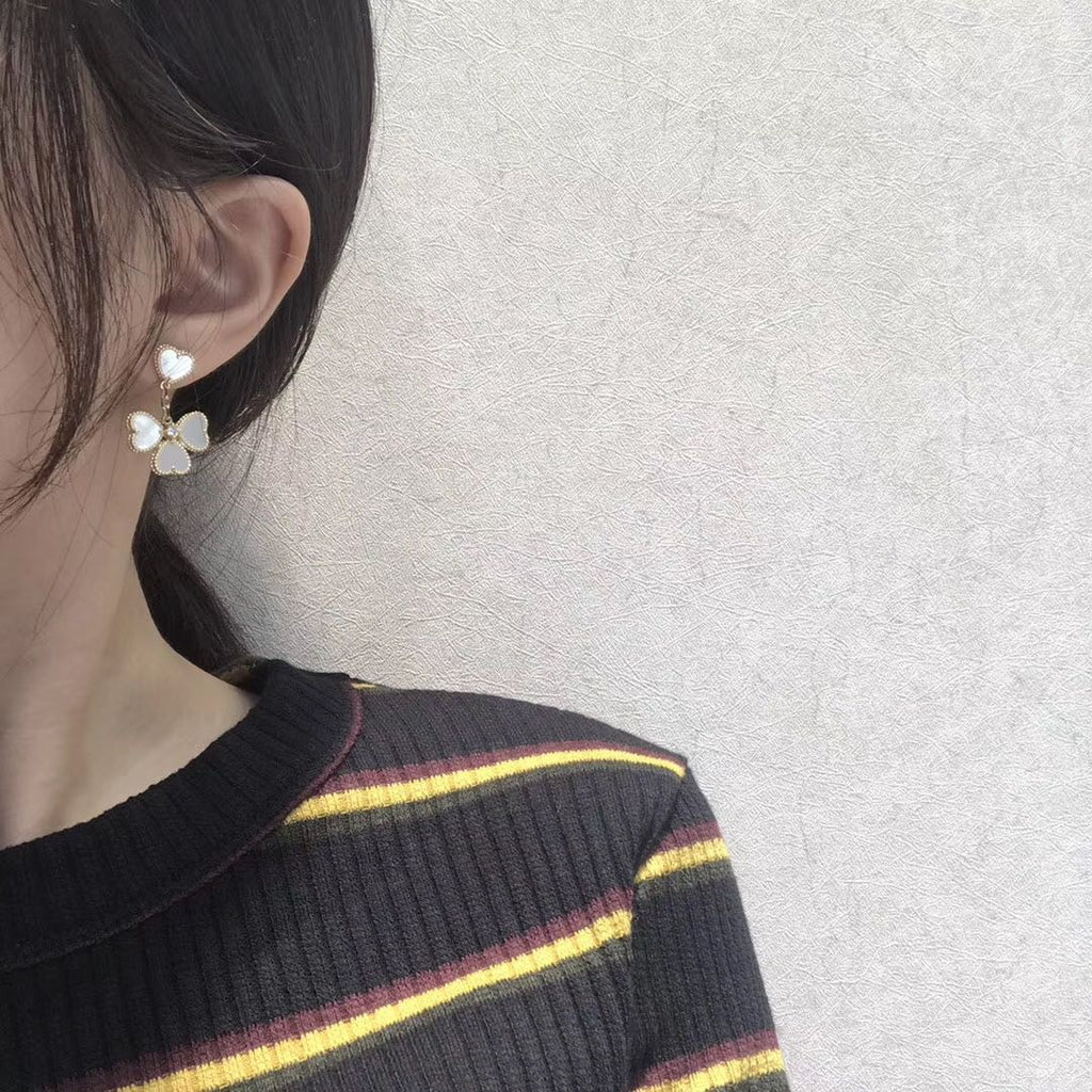 [MIRA]CLOVER SWEET WHITE MOP EARRINGS