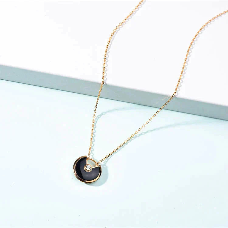 [MIRA]AMULETTE GOLD CARNELIAN ONYX NECKLACE