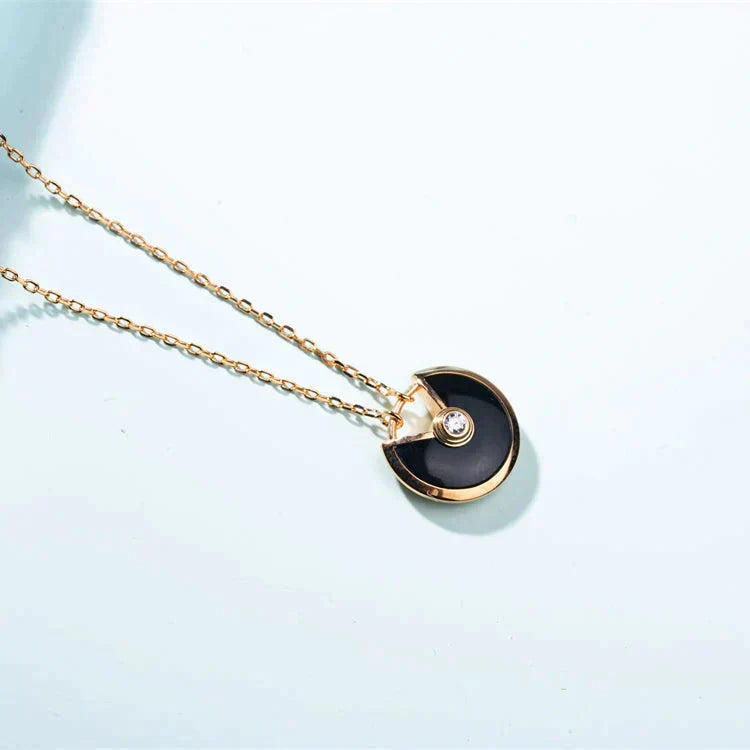 [MIRA]AMULETTE GOLD CARNELIAN ONYX NECKLACE