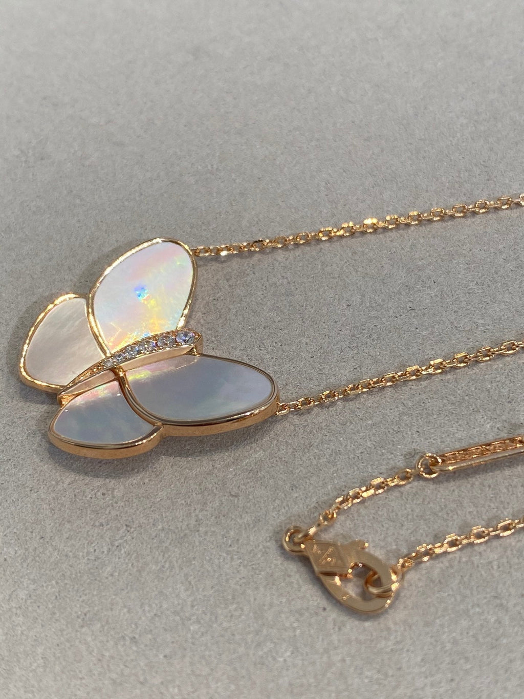 [MIRA]BUTTERFLY GOLD MOP DIAMOND NECKLACE