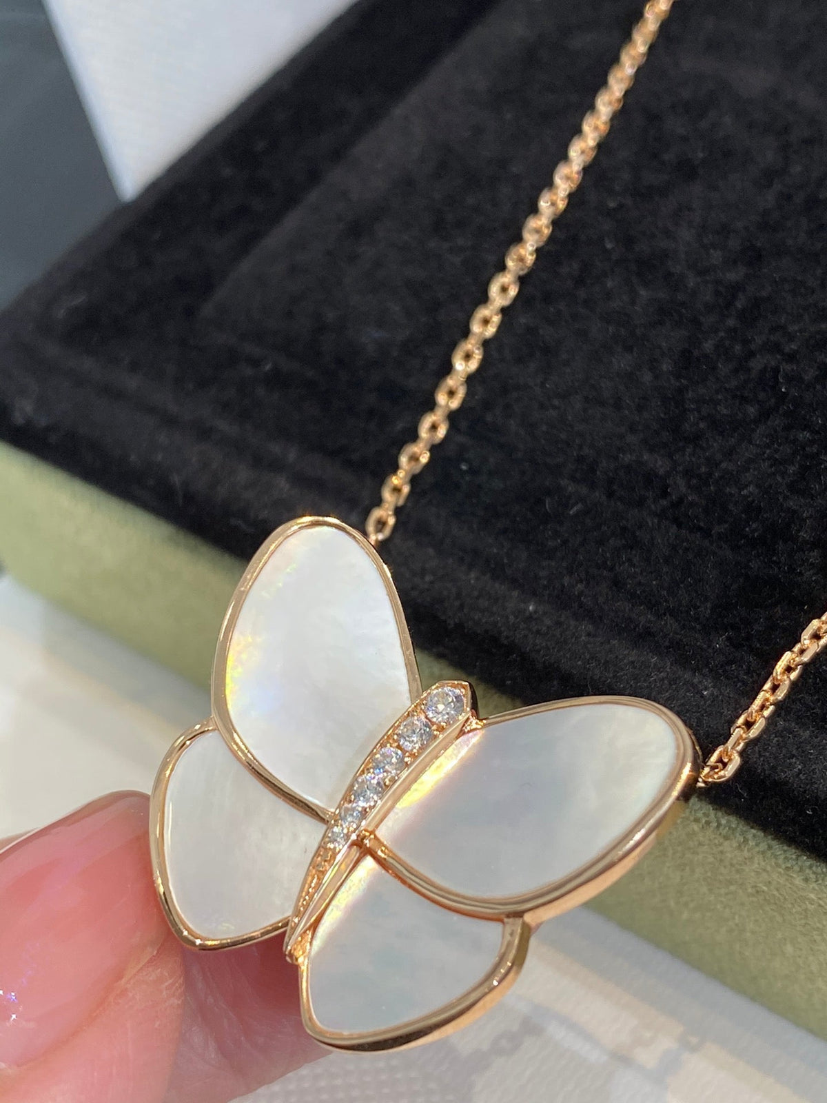 [MIRA]BUTTERFLY GOLD MOP DIAMOND NECKLACE