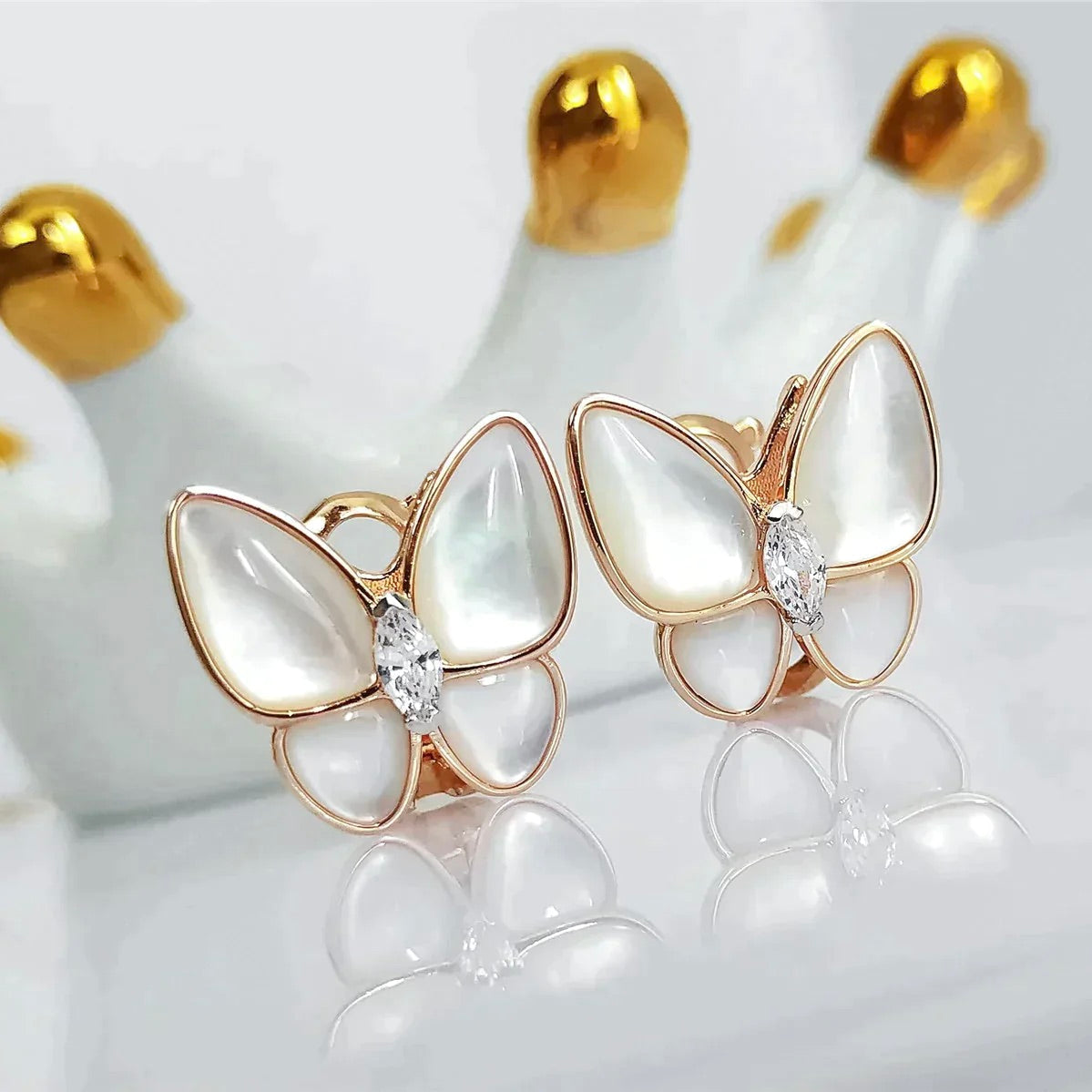 [MIRA]BUTTERFLY MOP DIAMOND EARRINGS