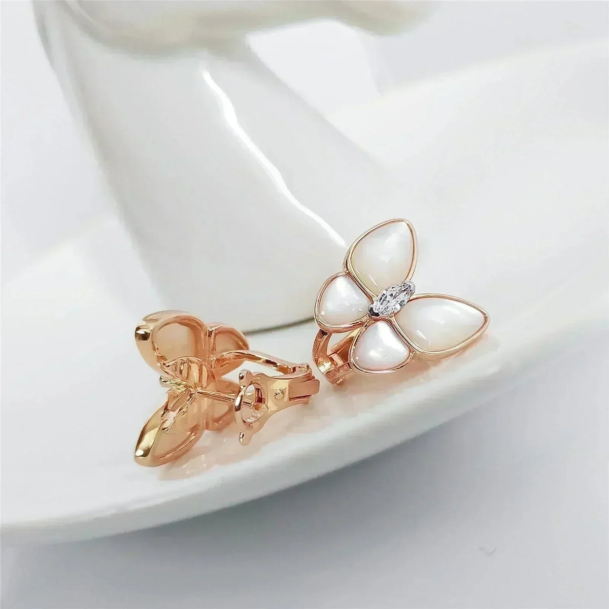 [MIRA]BUTTERFLY MOP DIAMOND EARRINGS
