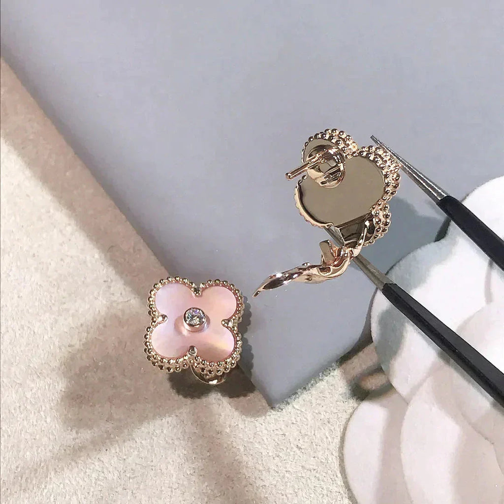 [MIRA]CLOVER MEDIUM 1 MOTIFS  PINK MOP DIAMOND EARRINGS