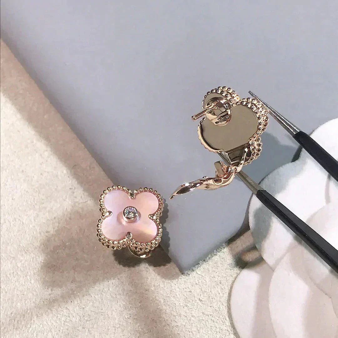 [MIRA]CLOVER MEDIUM 1 MOTIFS  PINK MOP DIAMOND EARRINGS