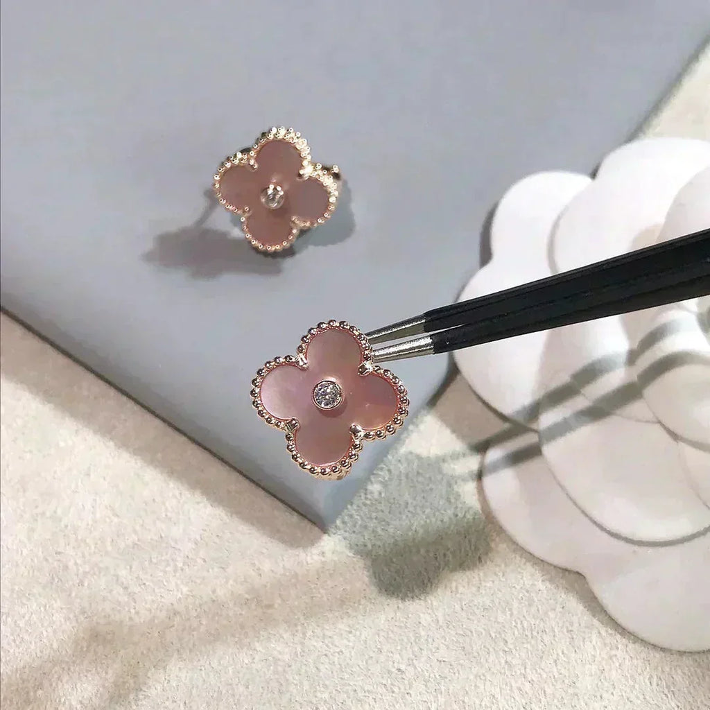 [MIRA]CLOVER MEDIUM 1 MOTIFS  PINK MOP DIAMOND EARRINGS