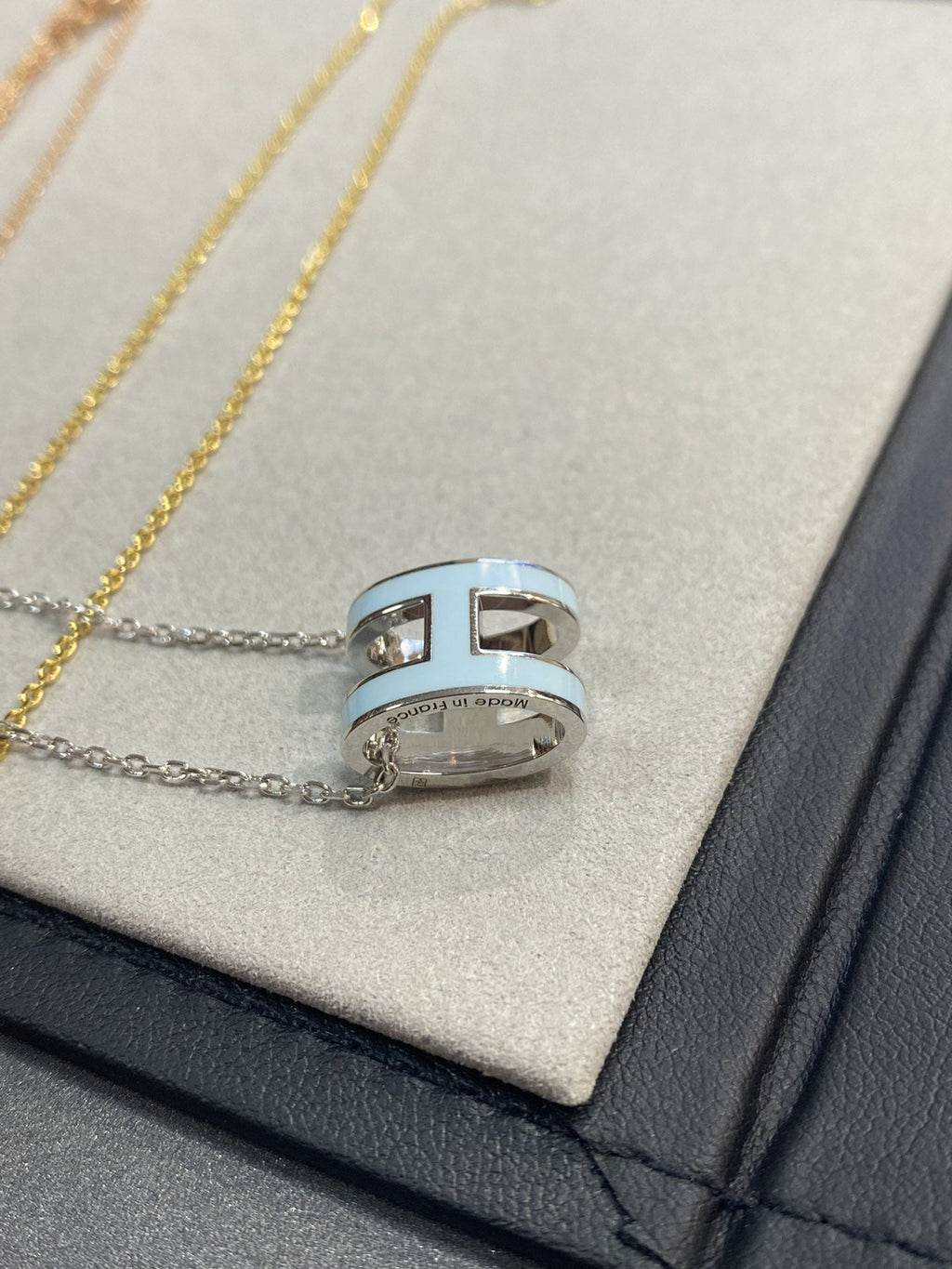 [MIRA]POP H LIGHT BLUE NECKLACE