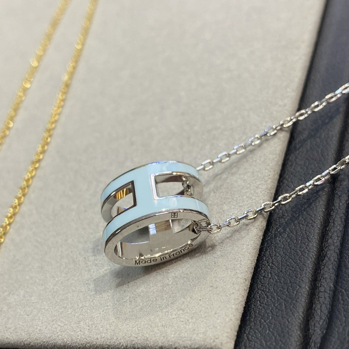[MIRA]POP H LIGHT BLUE NECKLACE