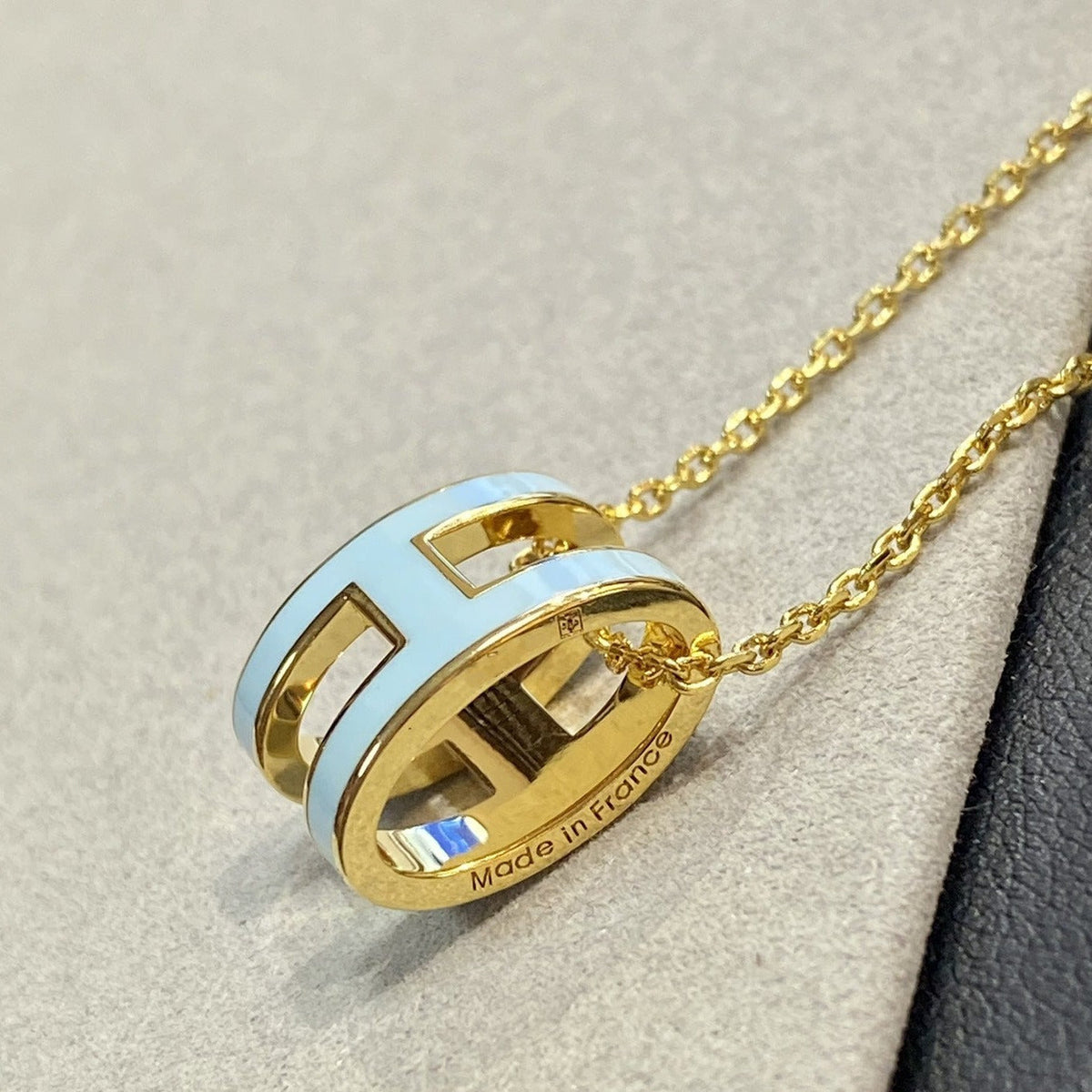 [MIRA]POP H LIGHT BLUE NECKLACE