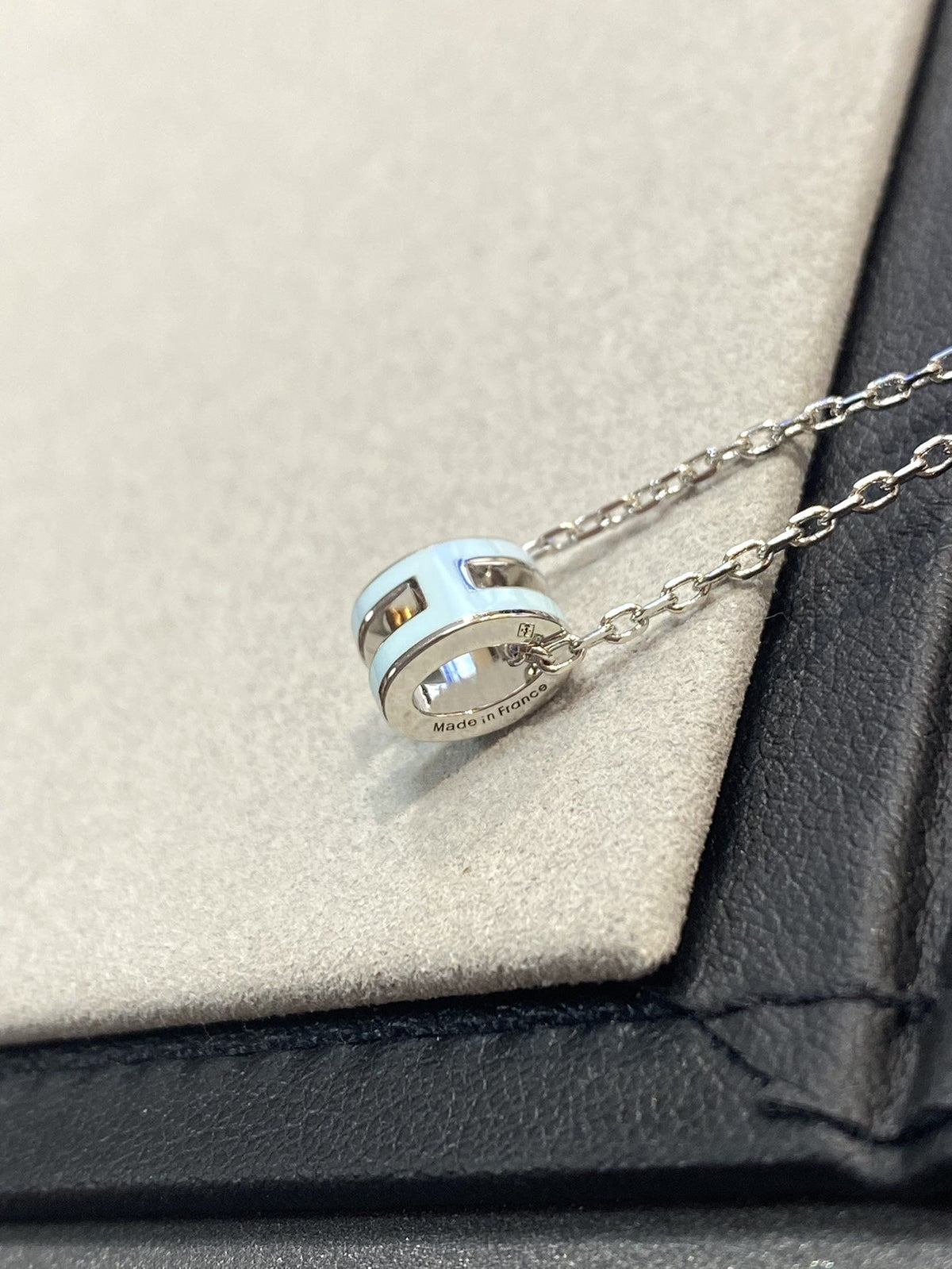 [MIRA]POP H LIGHT BLUE NECKLACE