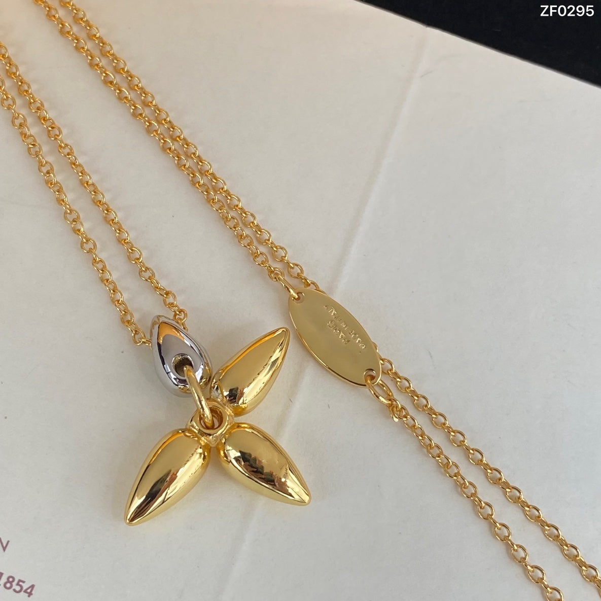 [MIRA]LOUISETTE PEDANT GOLD NECKLACE