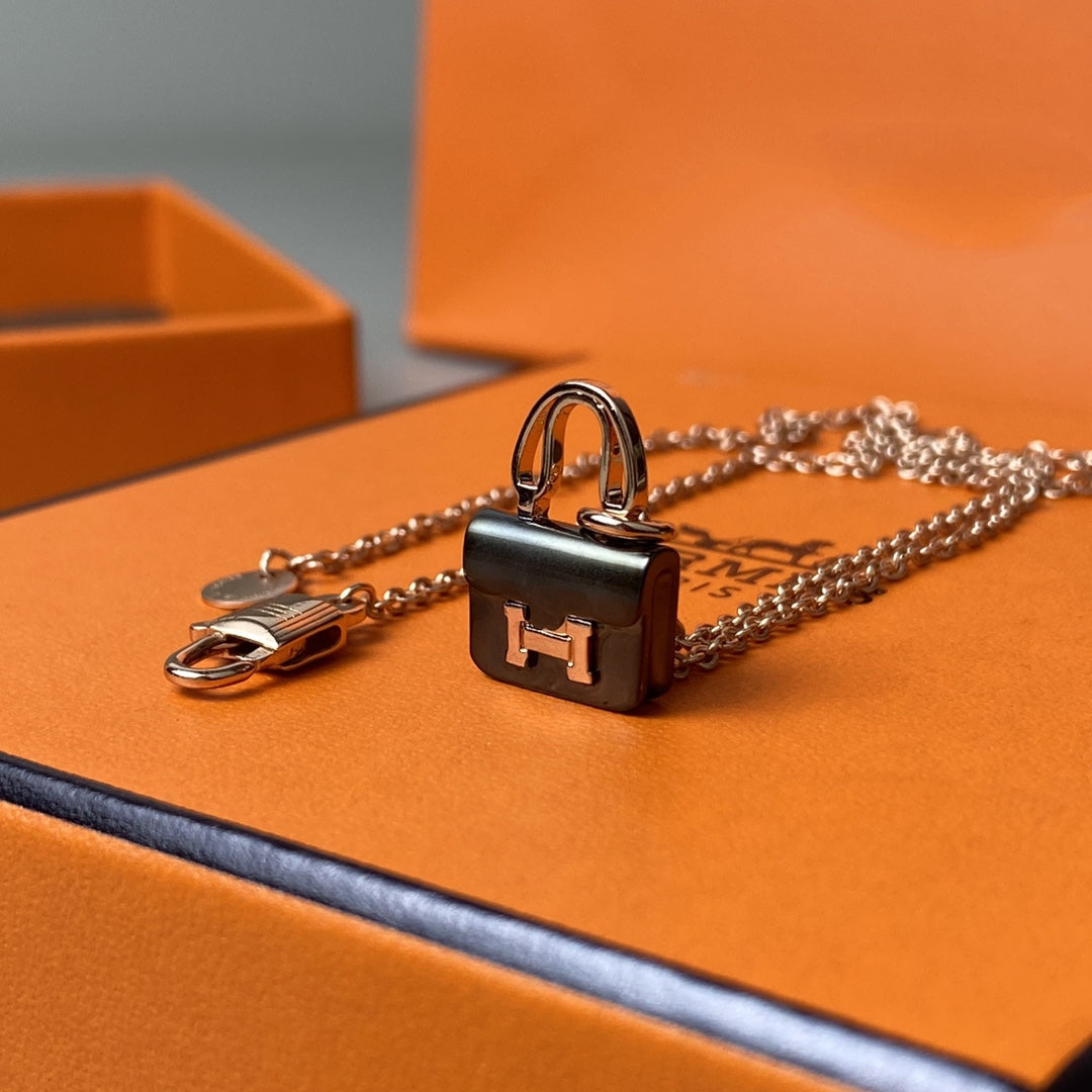 [MIRA]CONSTANCE BLACK PEDANT PINK GOLD NECKLACE
