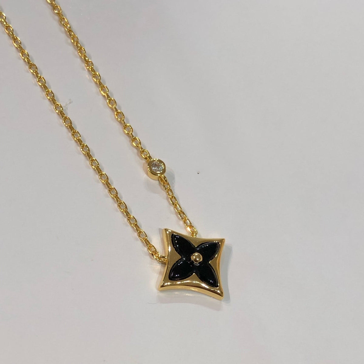 [MIRA]STAR BLACK MOP NECKLACE