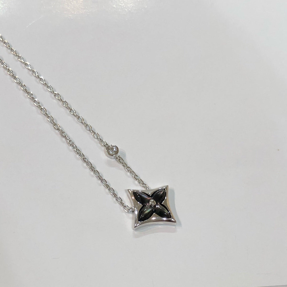 [MIRA]STAR BLACK MOP NECKLACE