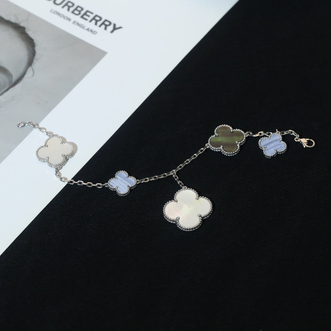 [MIRA]CLOVER BRACELET 5 MOTIFS MOP CHALCEDONY SILVER