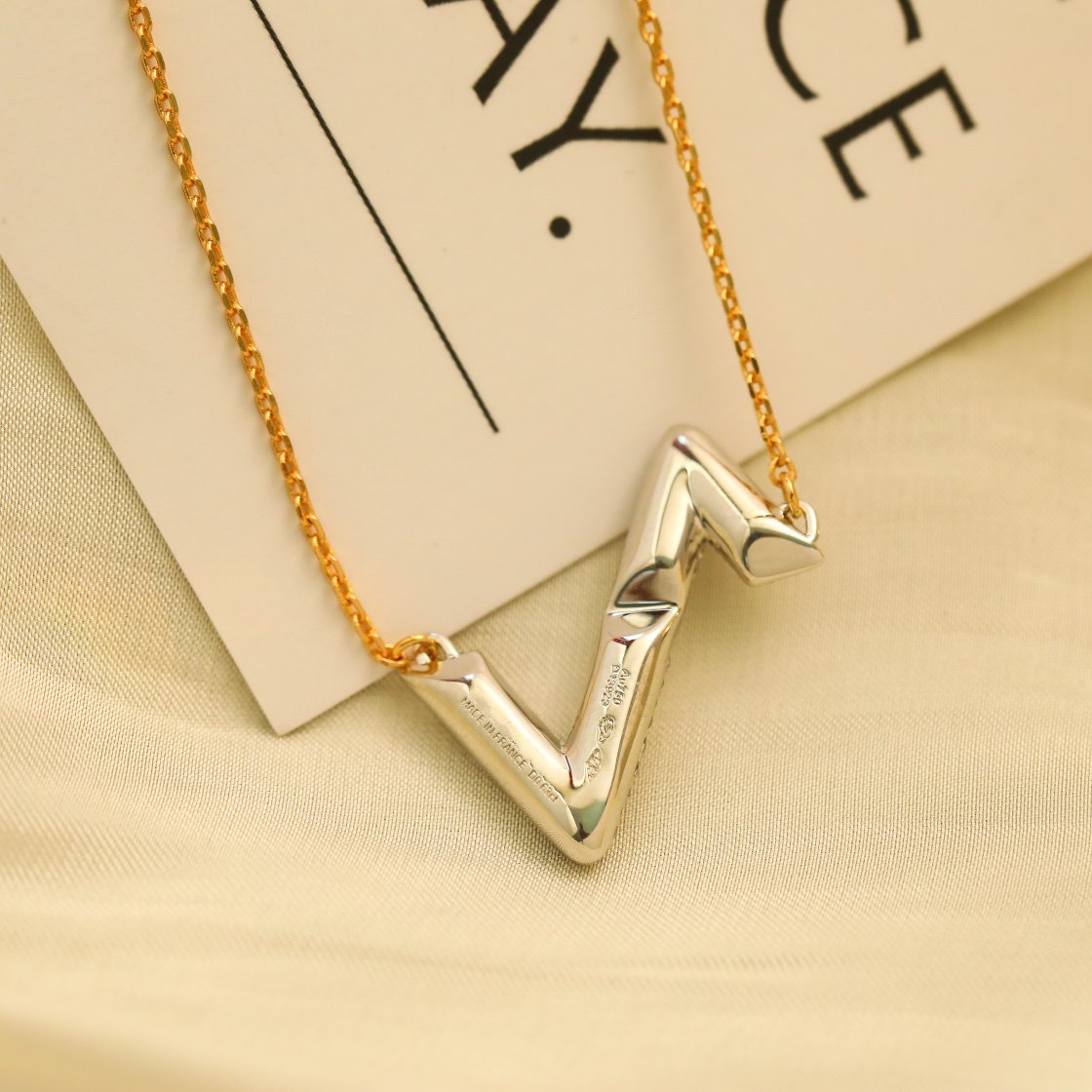 [MIRA]VOLT SILVER DIAMOND PEDANT NECKLACE