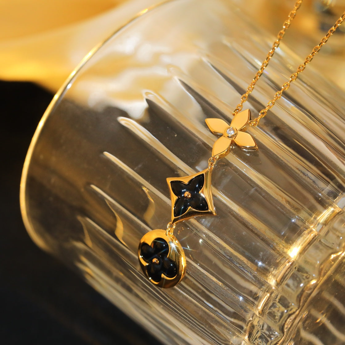 [MIRA]STAR AND SUN ONYX PINK GOLD NECKLACE