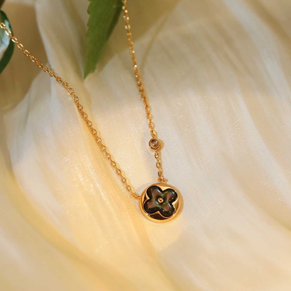 [MIRA]SUN PEDANT PINK GOLD 1 DIAMOND NECKLACE