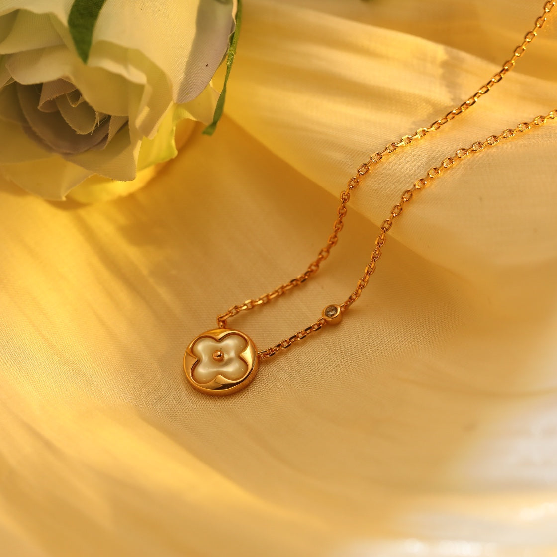 [MIRA]SUN PEDANT PINK GOLD 1 DIAMOND NECKLACE