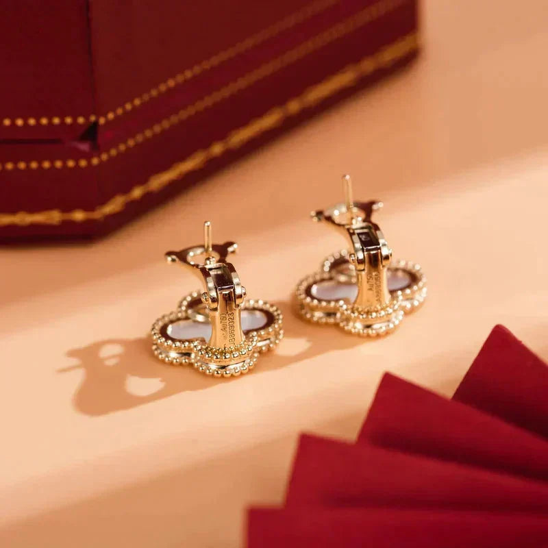 [MIRA]CLOVER MEDIUM 1 MOTIFS  WHITE MOP STUD EARRINGS