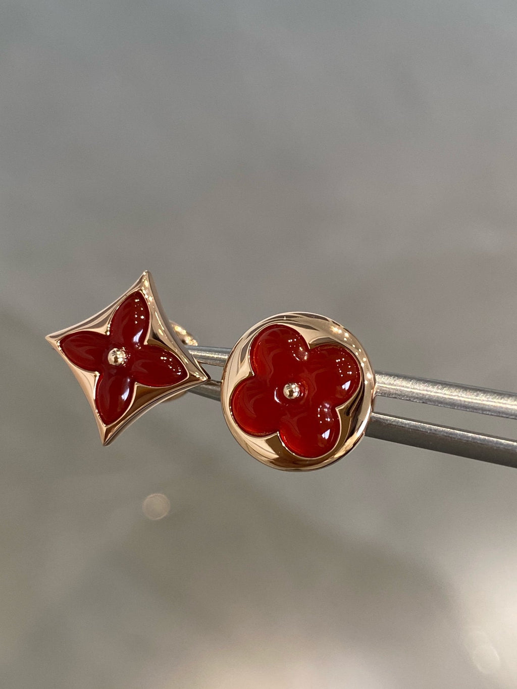 [MIRA]STAR AND SUN PINK GOLD CARNELIAN STUD EARRINGS