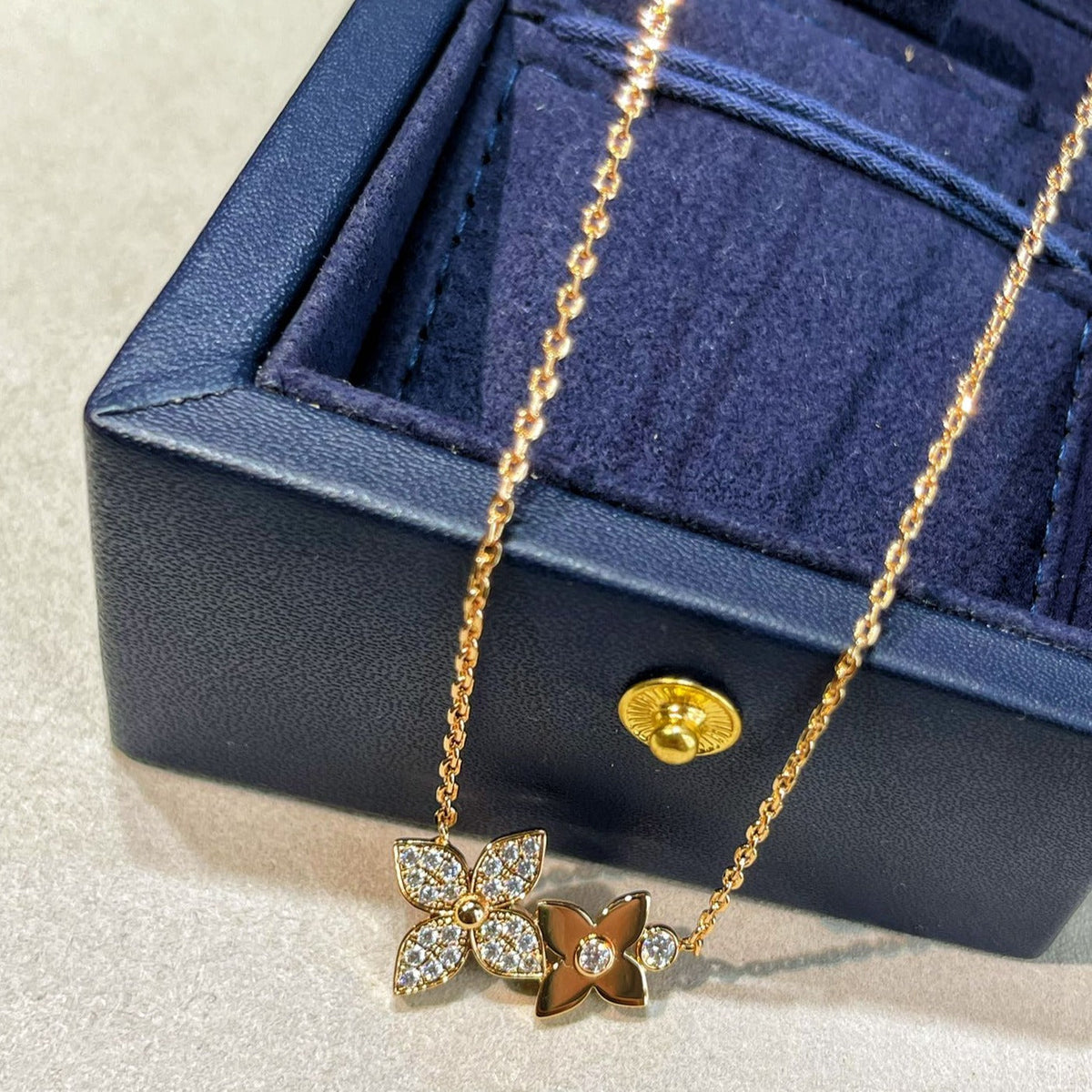 [MIRA]STAR BLOSSOM NECKLACE PINK GOLD DIAMONDS