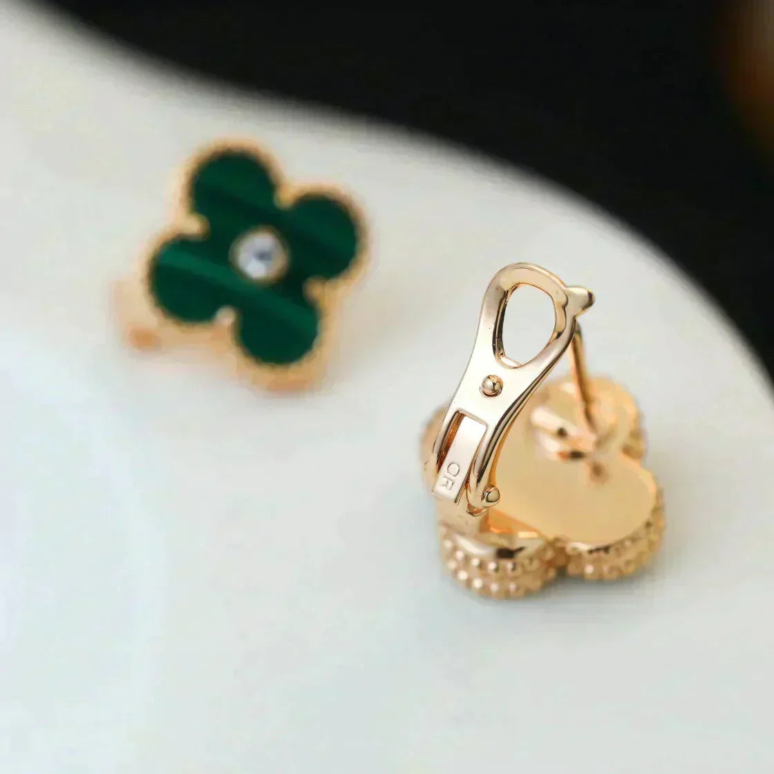 [MIRA]CLOVER MEDIUM 1 MOTIFS MALACHITE DIAMOND EARRINGS