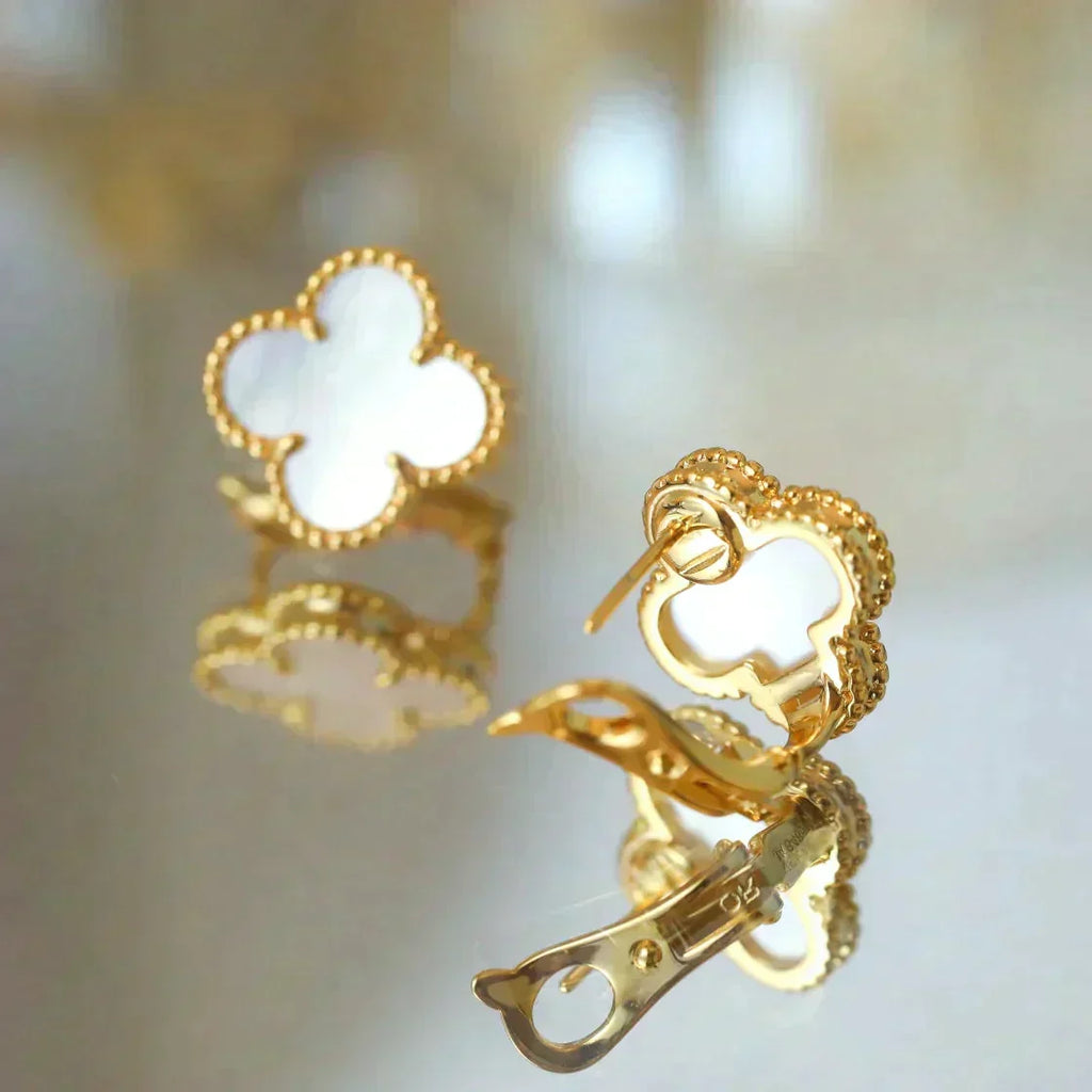 [MIRA]CLOVER MEDIUM 1 MOTIFS  WHITE MOP STUD EARRINGS