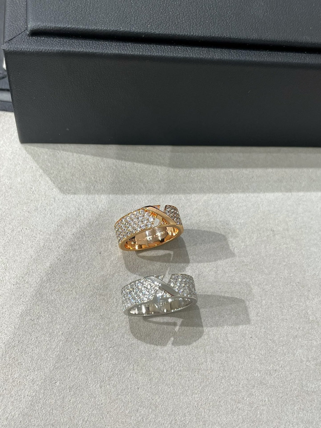 [MIRA]LIENS EVIDENCE  DIAMOND PAVED RING