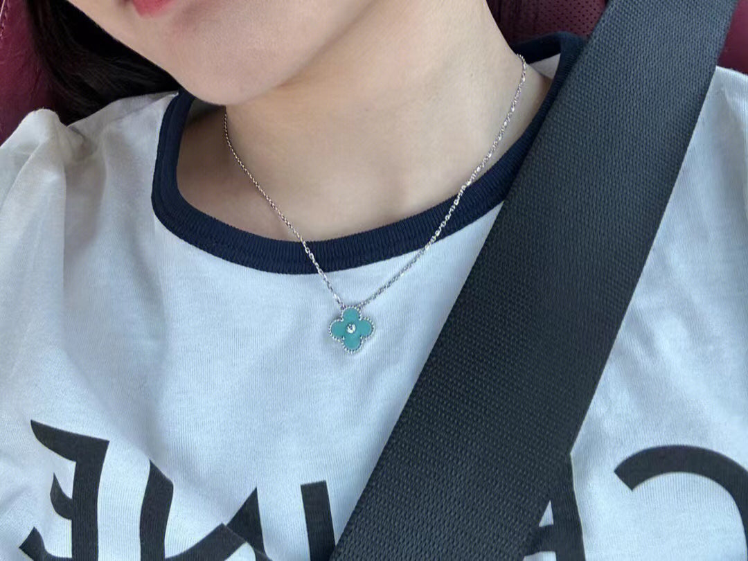 [MIRA]CLOVER 1 DIAMOND LIGHT BLUE SILVER NECKLACE