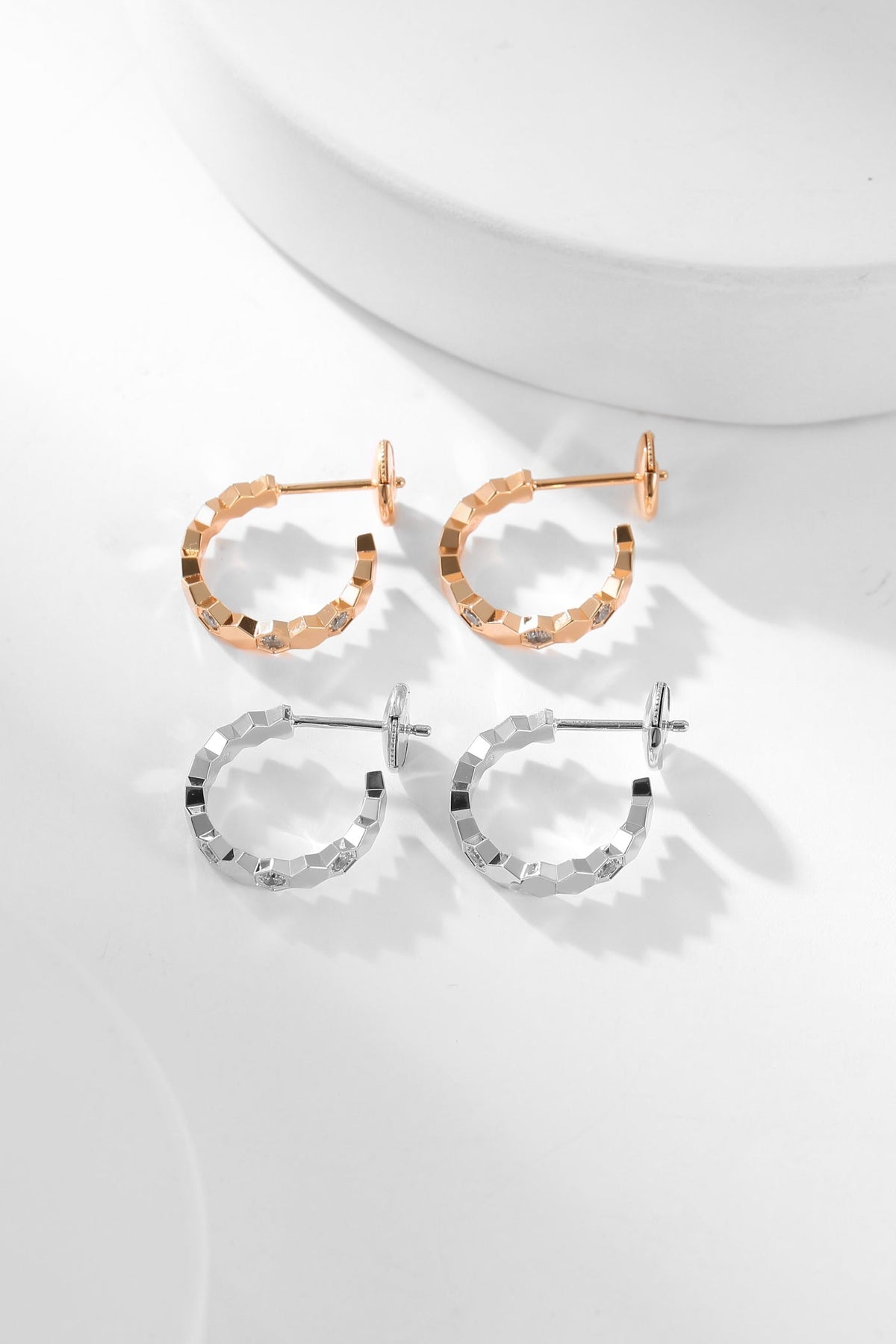 [MIRA]BEE LOVE DIAMOND HOOP EARRINGS