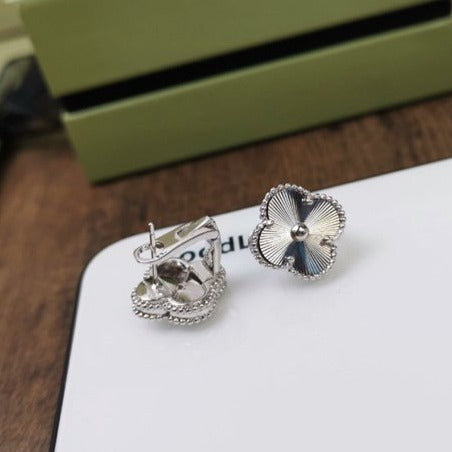 [MIRA]CLOVER MEDIUM STUD EARRINGS