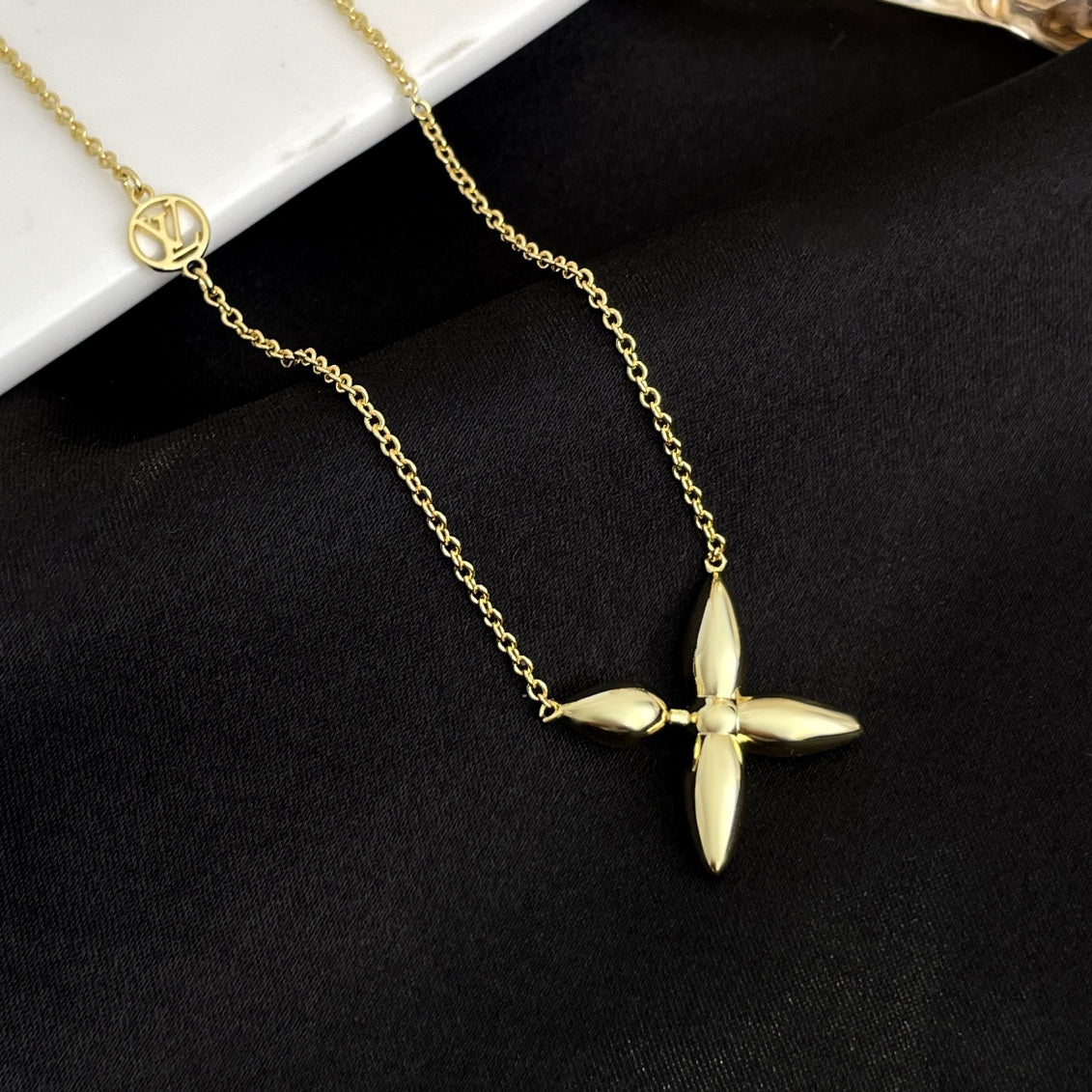 [MIRA]LOUISETTE GOLD NECKLACE