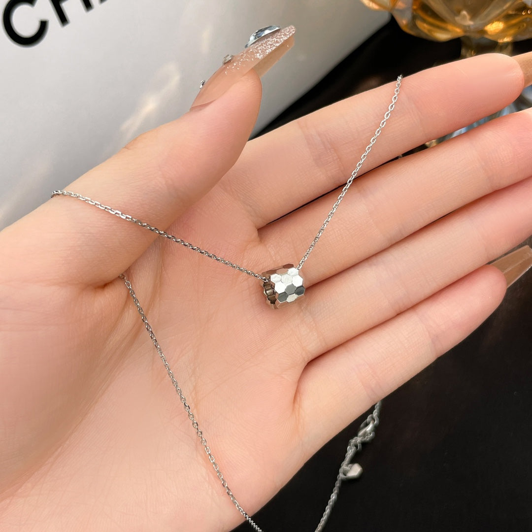 [MIRA]BEE MINI NECKLACE