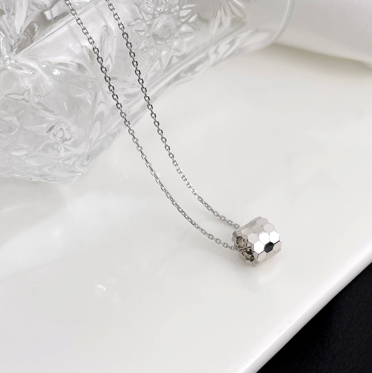 [MIRA]BEE MINI NECKLACE