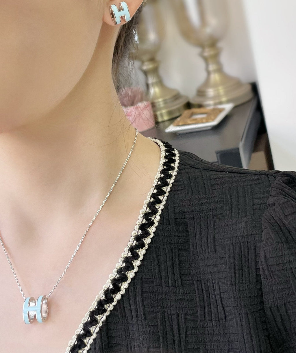 [MIRA]POP H SKY BLUE STUD EARRINGS