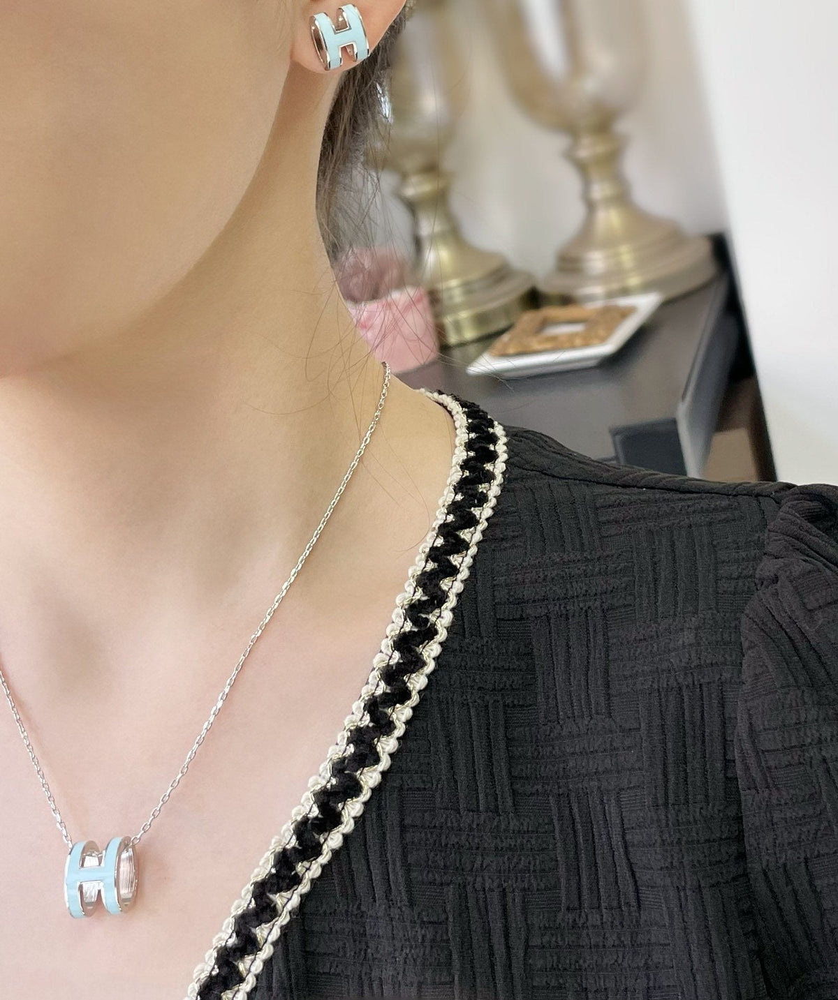 [MIRA]POP H SKY BLUE STUD EARRINGS
