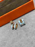 [MIRA]POP H SKY BLUE STUD EARRINGS